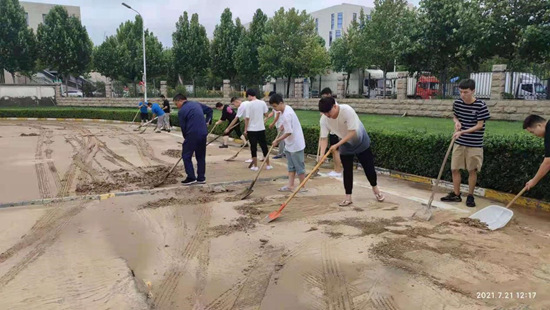 微光匯聚、風雨同舟，我們一起扛！
