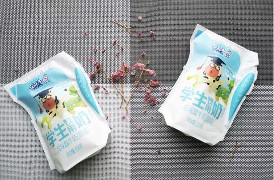 花花牛首款?lèi)?ài)克林低溫學(xué)生飲用酸牛奶上市啦！??！