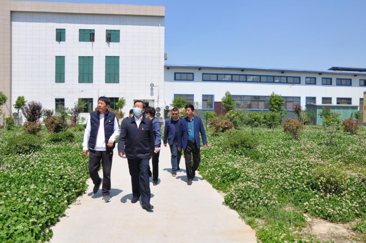 商丘市委常委、宣傳部部長王全周一行蒞臨睢縣瑞亞牧業(yè)有限公司調研