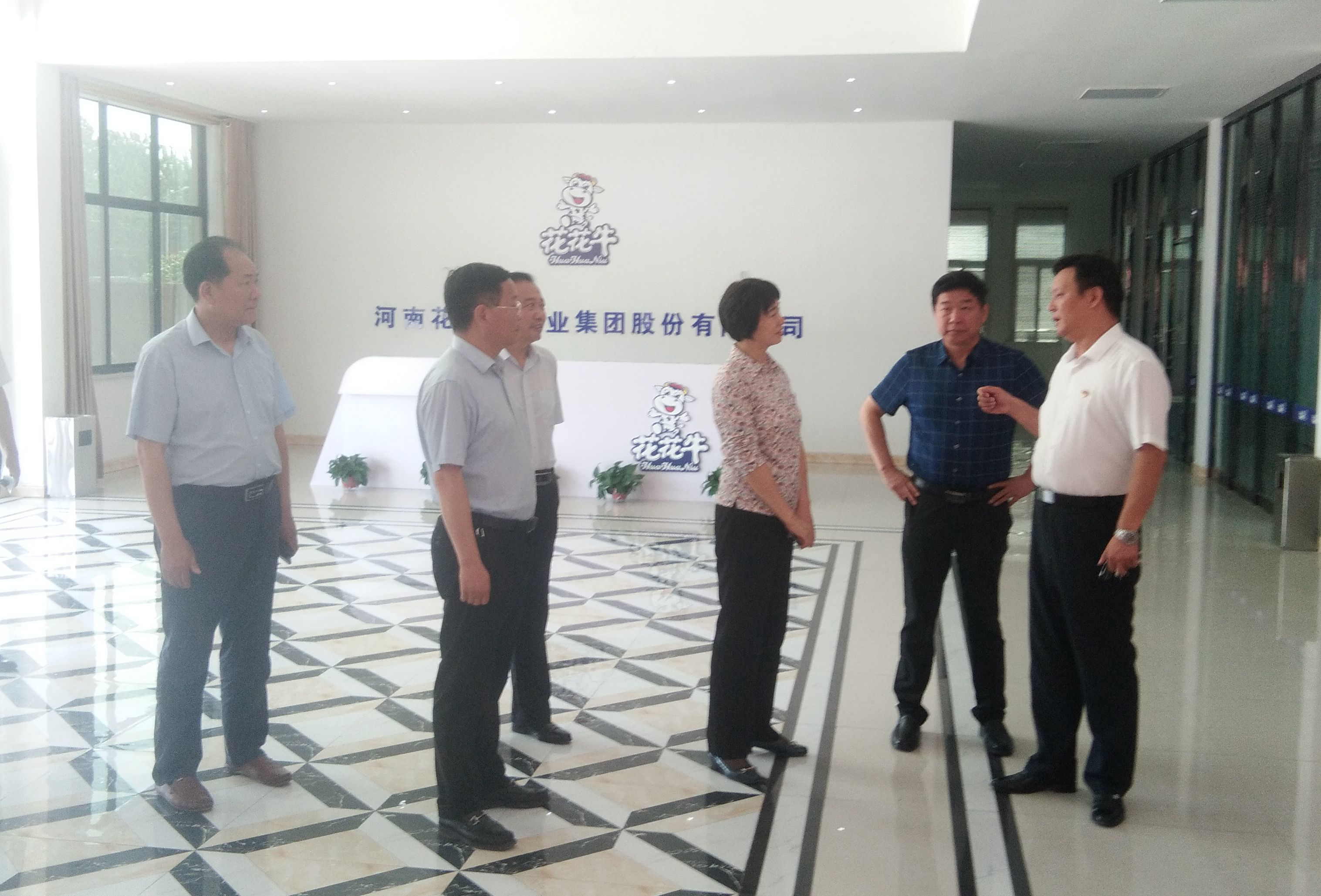 駐馬店市委常委、統(tǒng)戰(zhàn)部長(zhǎng)姚新文 蒞臨花花牛乳業(yè)集團(tuán)總部調(diào)研